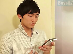 サッカー歴8年のノンケがホテルで「友達にバレたらやばい・・」とビビりつつもオナニーしてイっちゃいます♪