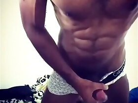 Negro Rpludo se Masturbando