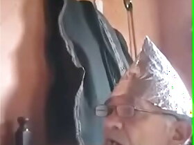 Velho fudido querendo dinheiro