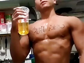 Asian guy love piss