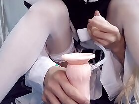 伪娘的跳蛋高潮，和口交示范