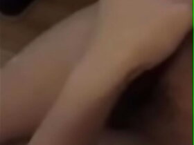 帮好友手淫射精